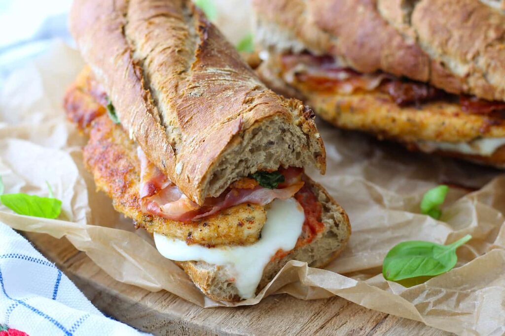 Italiaanse sandwich met gepaneerde kip en pancetta recept