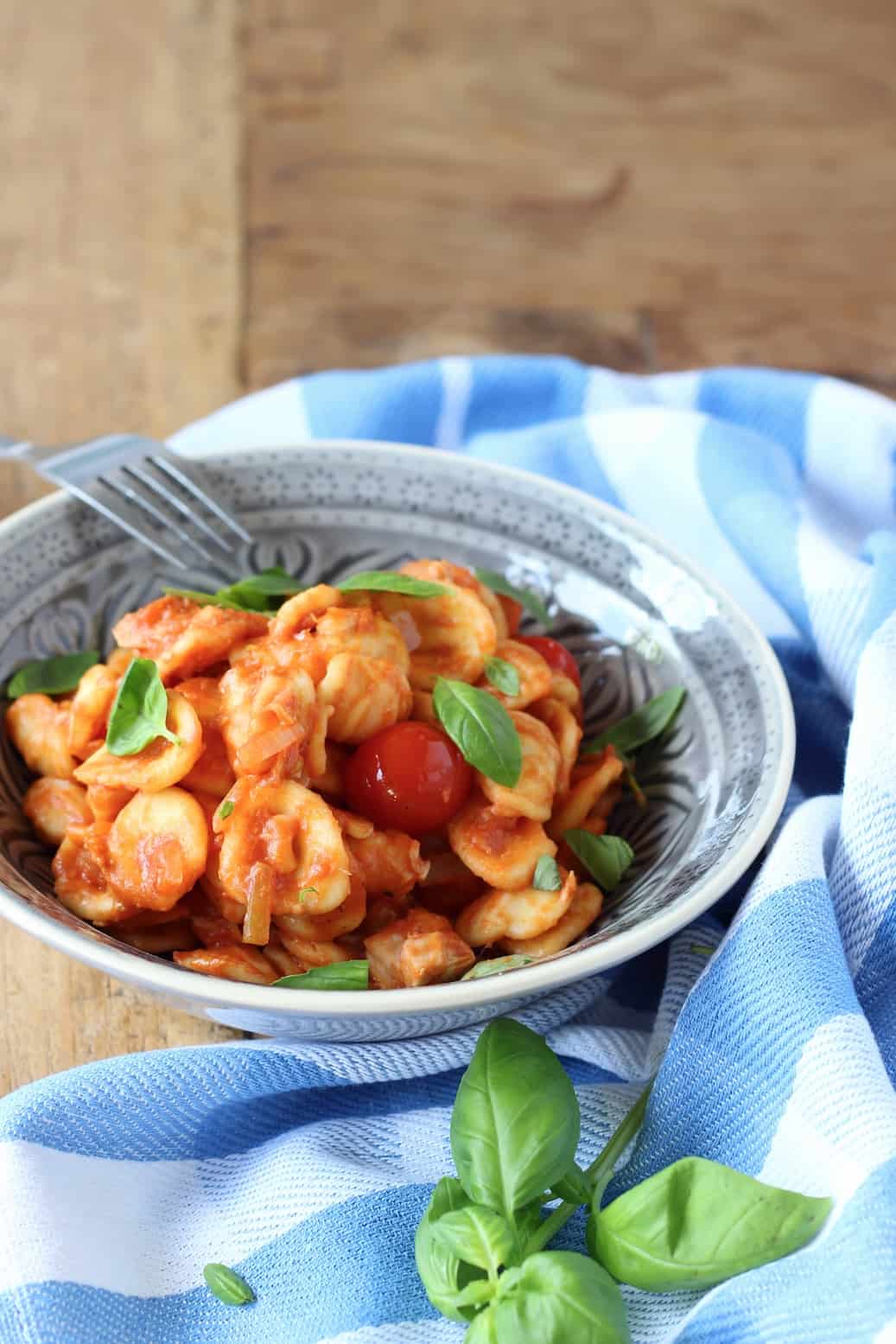 Makkelijke Pasta Met Ansjovis Tomaat En Basilicum Francesca Kookt