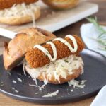 broodje kroket met zuurkool en rozemarijn mosterdmayonaise 1 1 1
