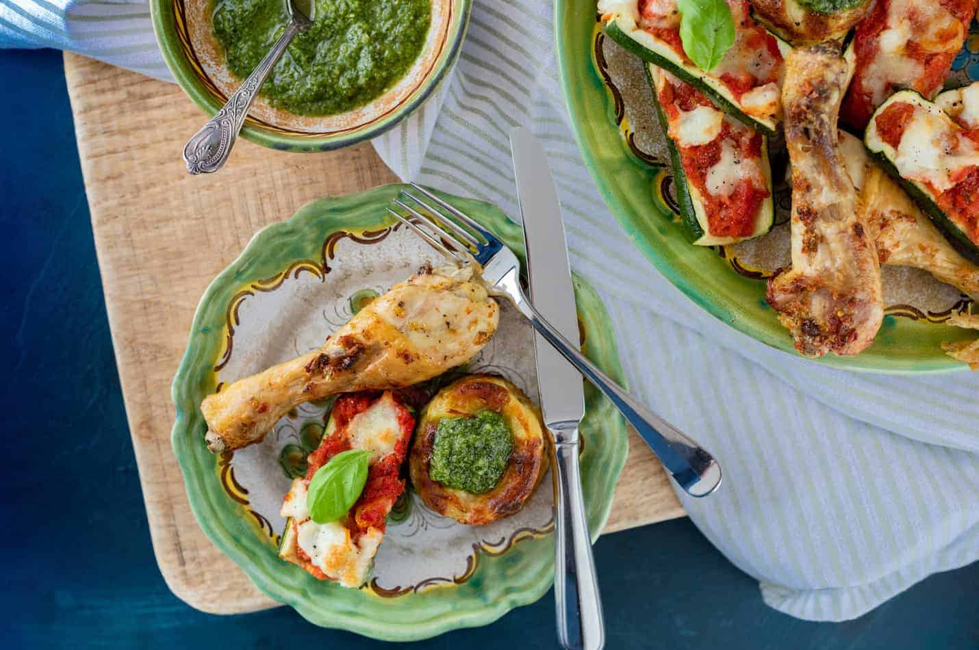 Gevulde courgette met pesto gratin en kip