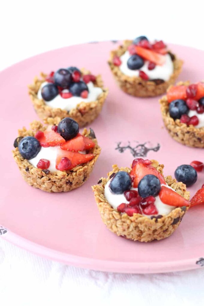 Granola cups met mascarpone en rood fruit Francesca Kookt