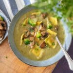 kruidige broccolisoep met paddenstoelen en pasta 1 4