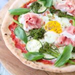 lente pizza met bimi courgette ei en basilicum 1 3