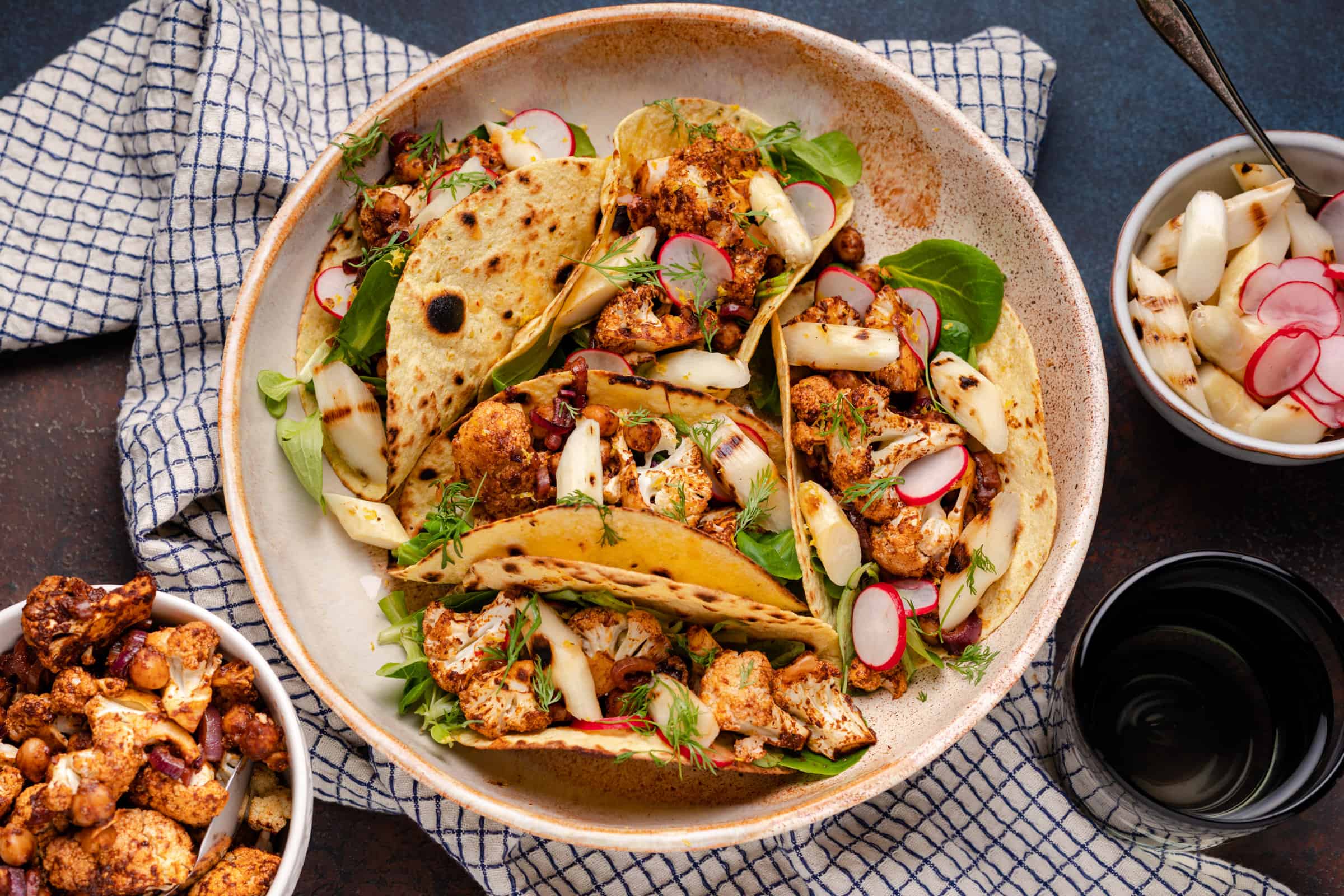 Lente taco’s met bloemkool, asperges en kikkererwten