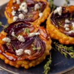mini tarte tatins met rode ui en geitenkaas 1 2