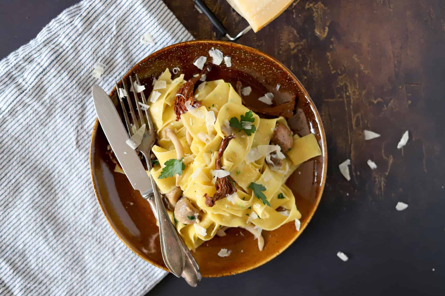 Pappardelle met paddenstoelen en peterselie