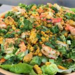 salade met grote garnalen en mais 1 3