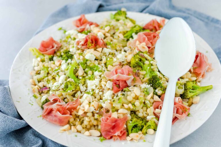 Tomatensalade met parelcouscous en halloumi Francesca Kookt