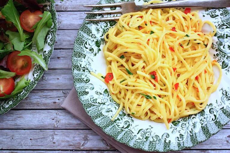 Spaghetti aglio e olio met grote garnalen Francesca Kookt