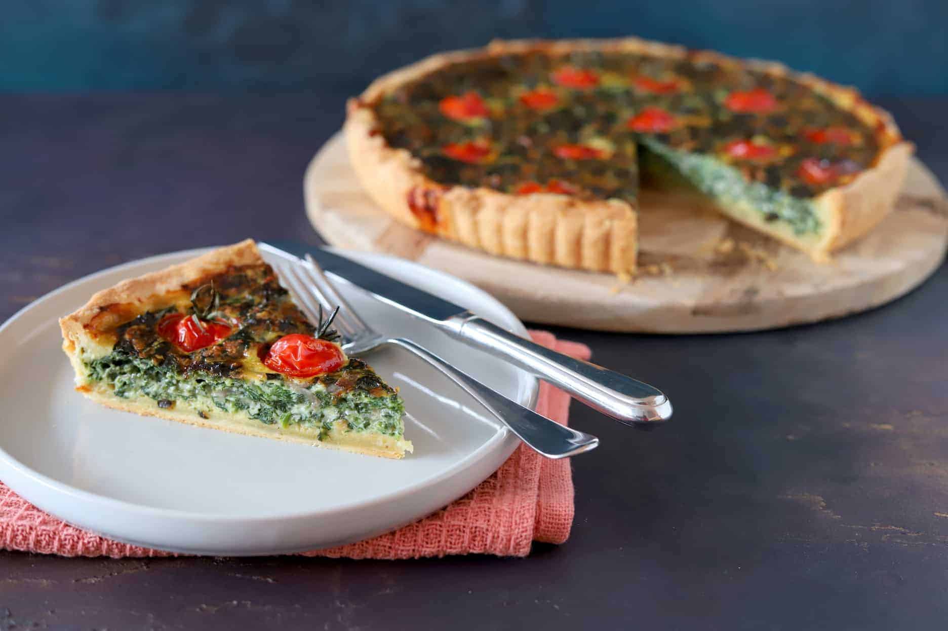 Spinaziequiche met cherrytomaten en gruyère