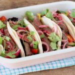 steak tacos met snelle zoetzure ui 1 4