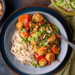 thaise curry met paksoi kipballetjes en cashewkruim 1 2