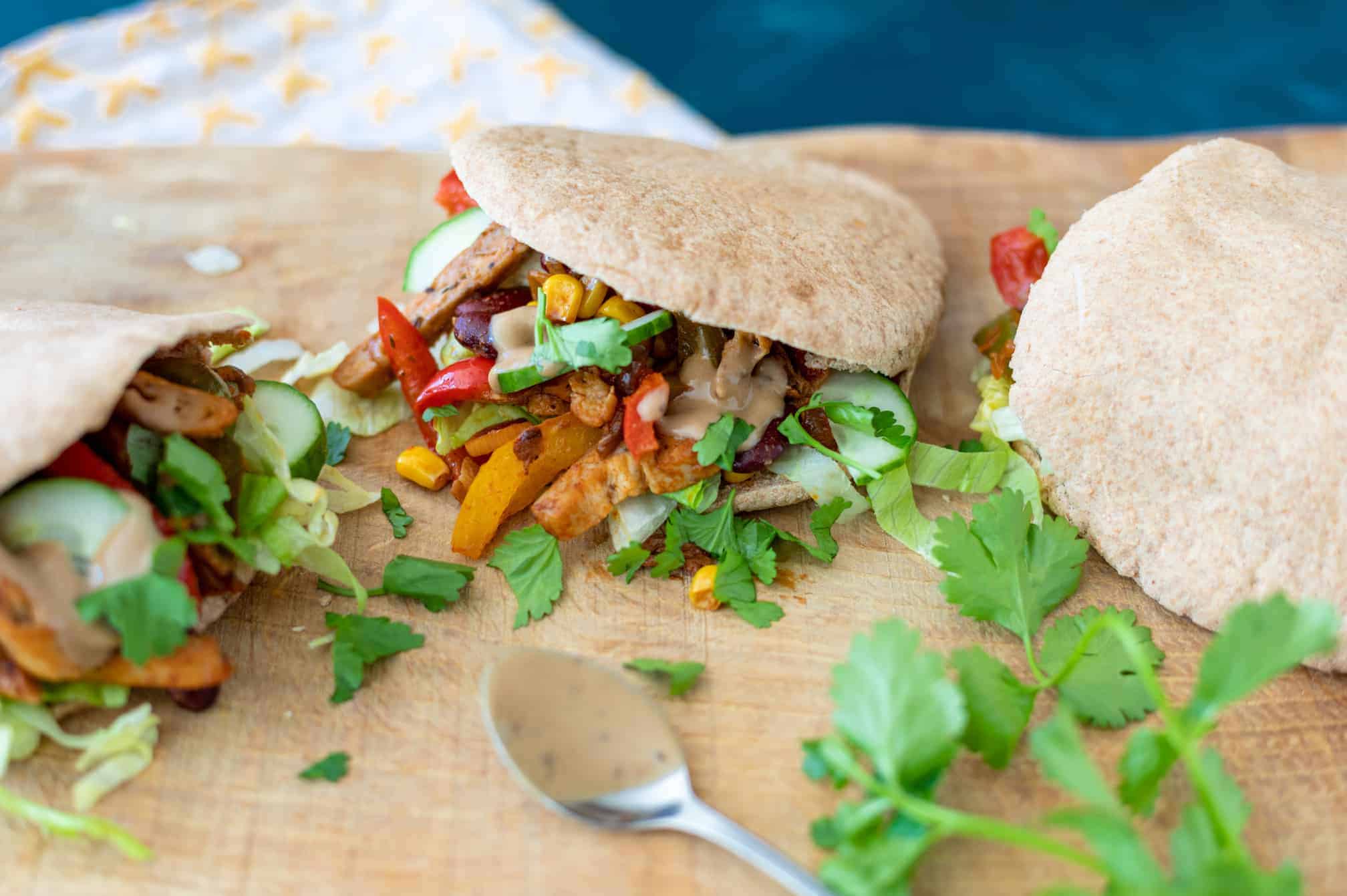 Vegan broodje gyros met paprika en kidneybonen
