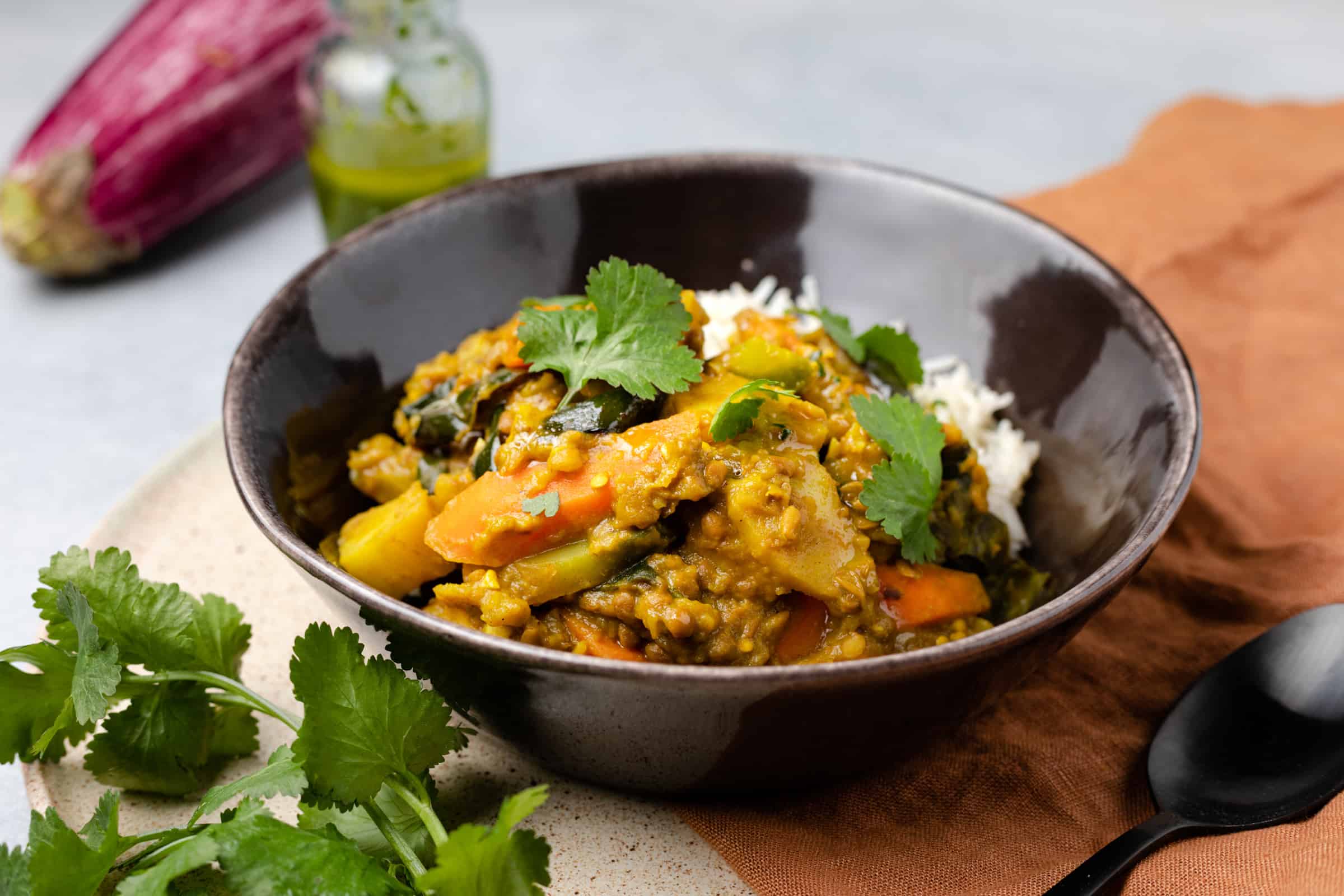 Vegetarische curry met aubergine en pastinaak