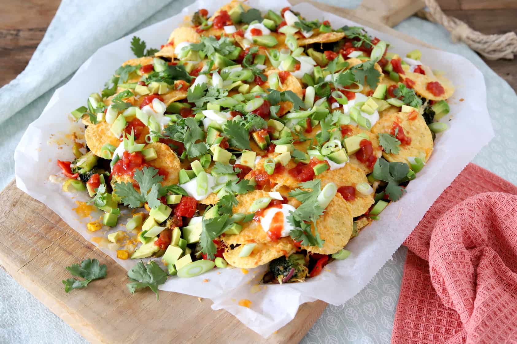 Vegetarische loaded nacho’s om samen te delen