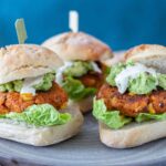 visburger met makreel maïs en avocadospread 1 1 1