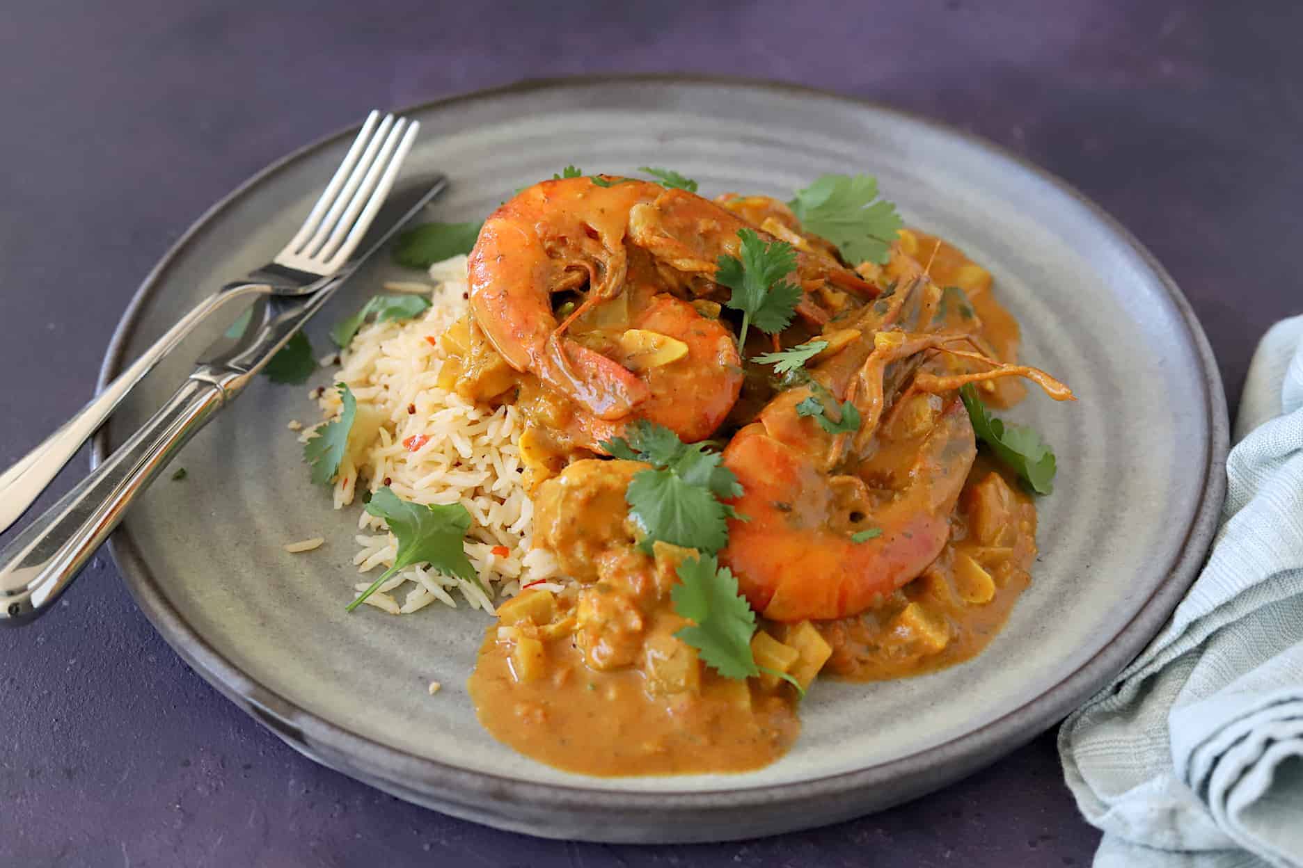 Viscurry met zeeduivel en grote garnalen
