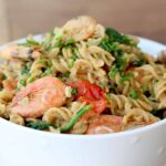 volkoren fusili met garnalen en avocado 1 2