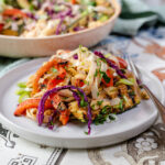 barbecuesalade met groene currydressing en noedels 1