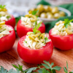 gevulde tomaten met rijstsalade en olijven 1