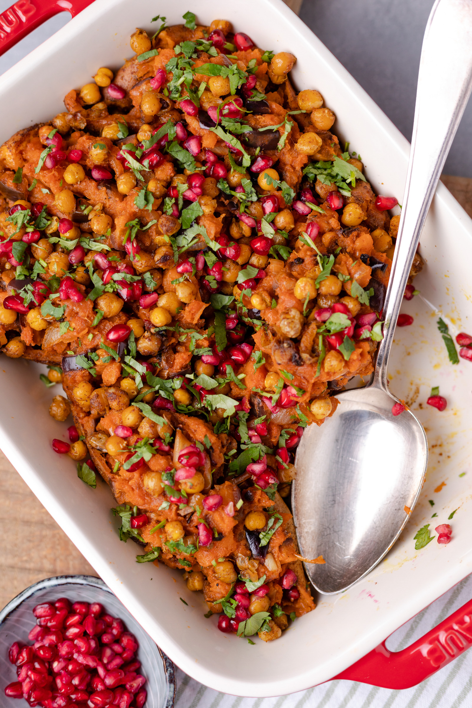 gevulde zoete aardappels met aubergine en kikkererwten 6