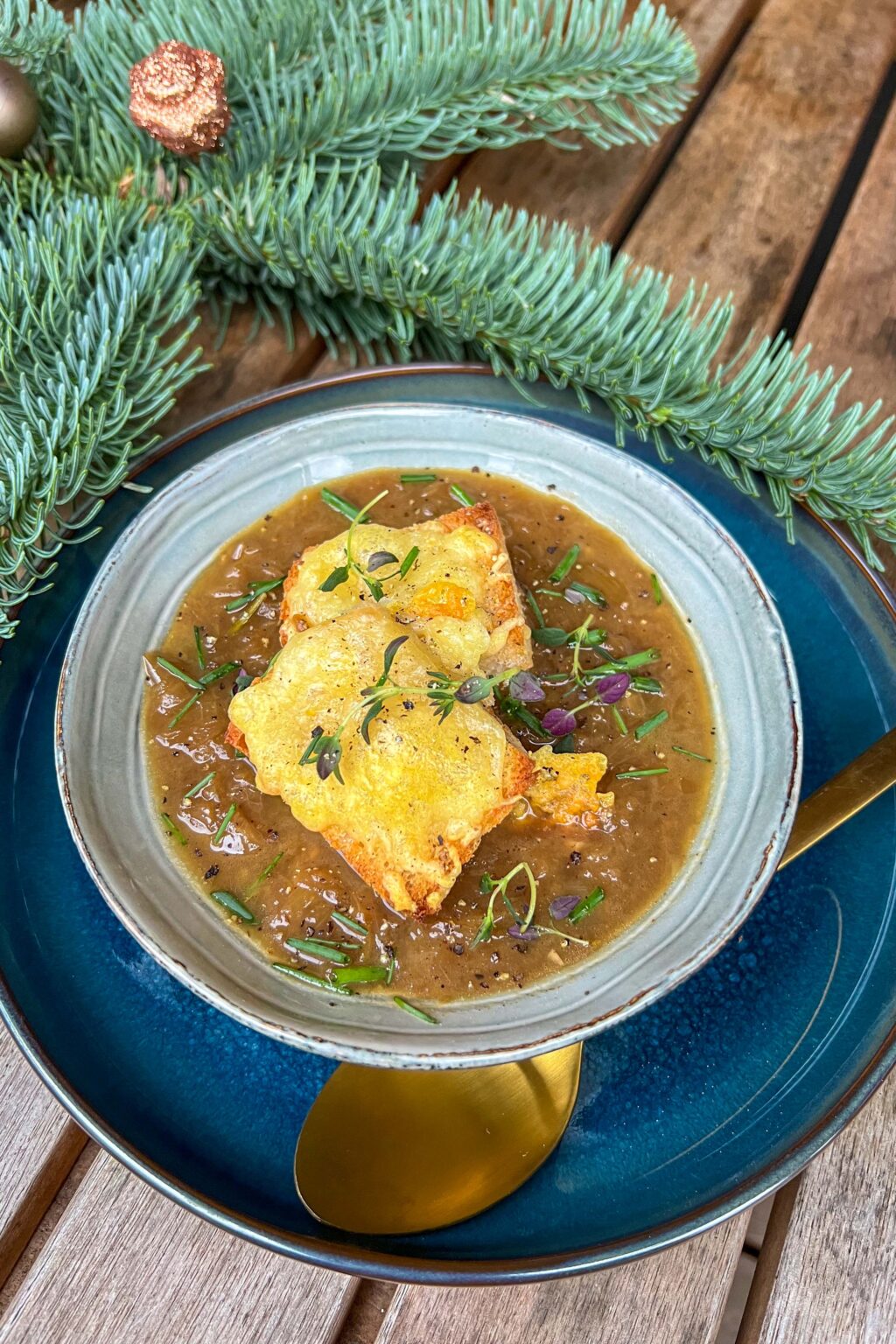 Gerookte uiensoep met Gruyère crostini's en bieslook Francesca Kookt
