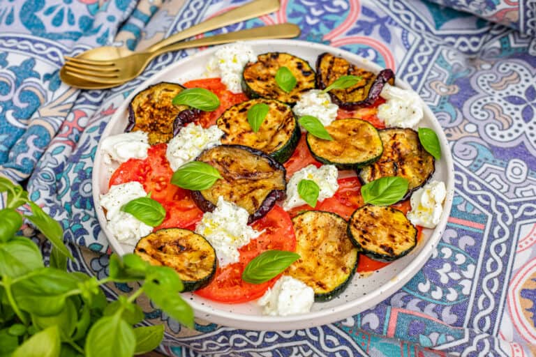 Caprese salade van de barbecue