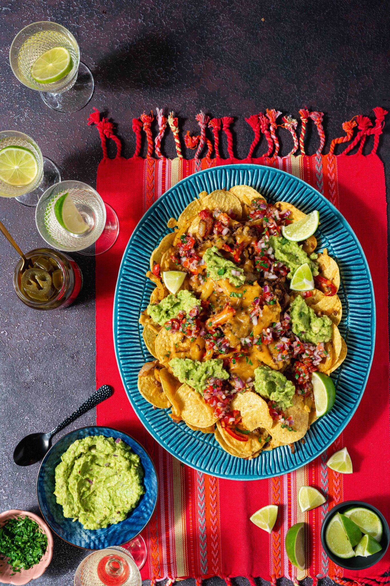 Loaded nachos met gehakt, paprika en pico de gallo Francesca Kookt