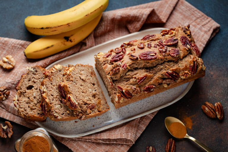 Volkoren bananenbrood met kaneel en noten