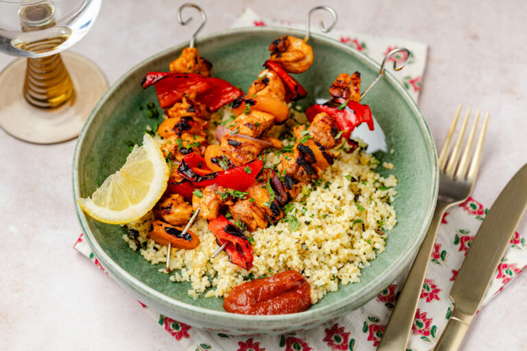 Kipspiesen met harissa, abrikoos en puntpaprika