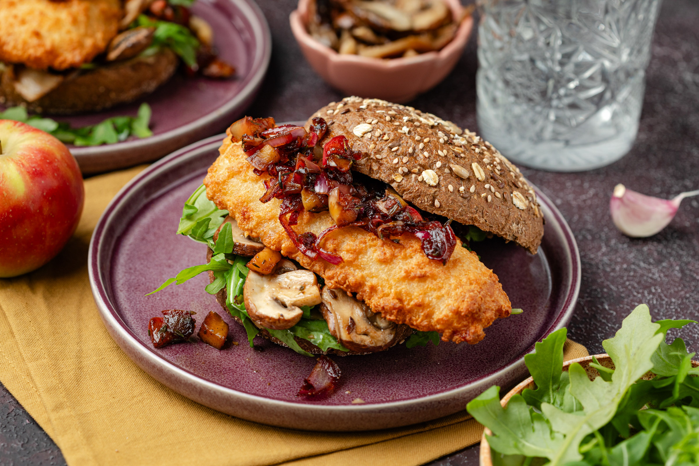Krokante visburger met paddenstoelen en appel-tijmchutney