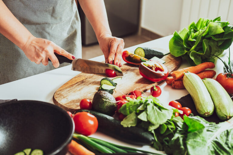 Voeding in de overgang: waarom alleen minder eten vaak niet werkt
