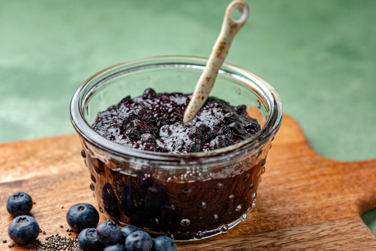 Chiajam met blauwe bessen en een vleugje citroen