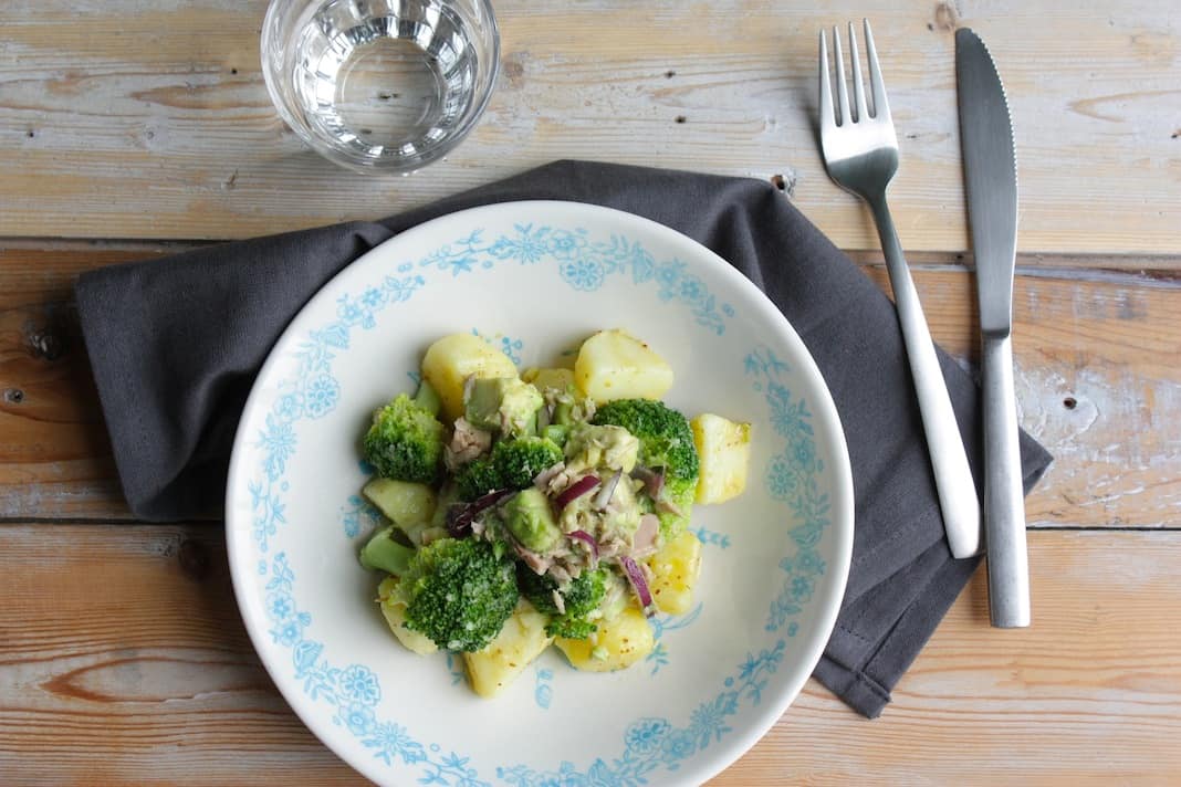 Broccoli salade met avocado, tonijn en aardappel_2