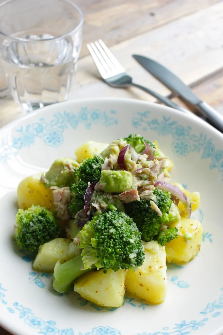 Broccoli salade met avocado, tonijn en aardappel_3