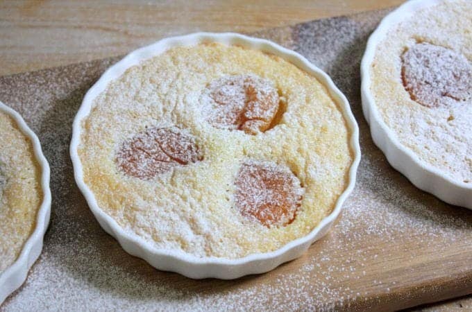 Clafoutis-met-gemarineerde-abrikozen_2-680x450