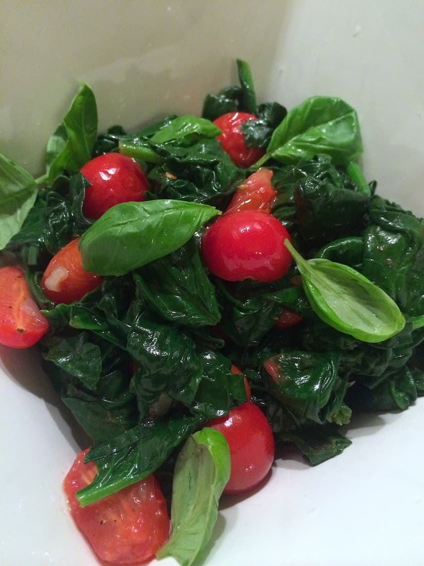 Francesca Kookt_gewokte spinazie met tomaat en basilicum_3