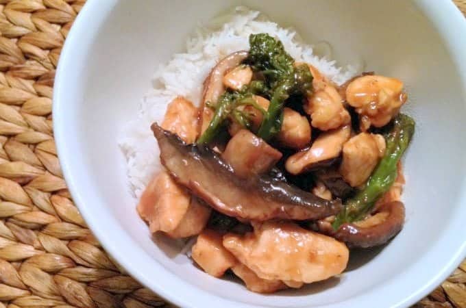 Hoisin-kip-met-broccoli-en-paddenstoelen_uitgelicht_1-680x4501