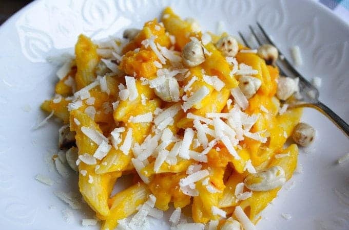 Lactosevrije-pasta-met-pompoen-saffraan-en-hazelnoten_1-680x450