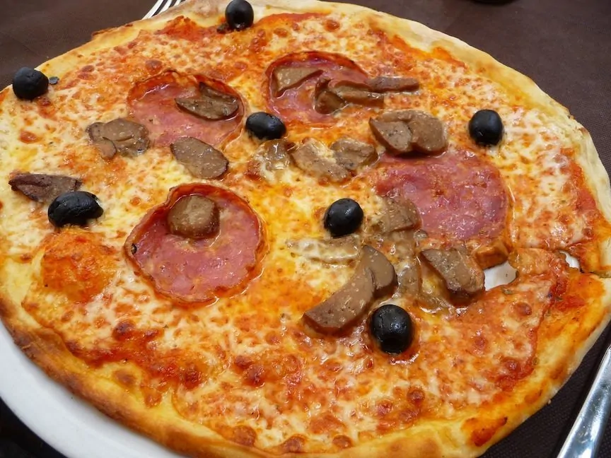 Met je pizza door Pisa_Il Toscano 4