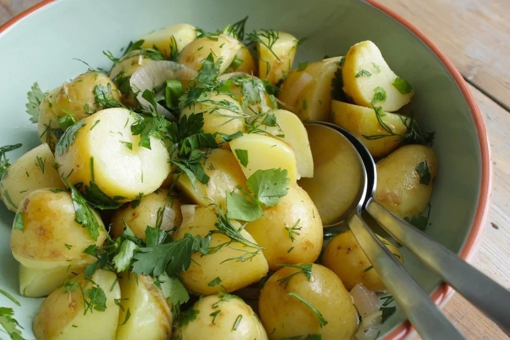 Nieuwe aardappelen met kruidendressing 1