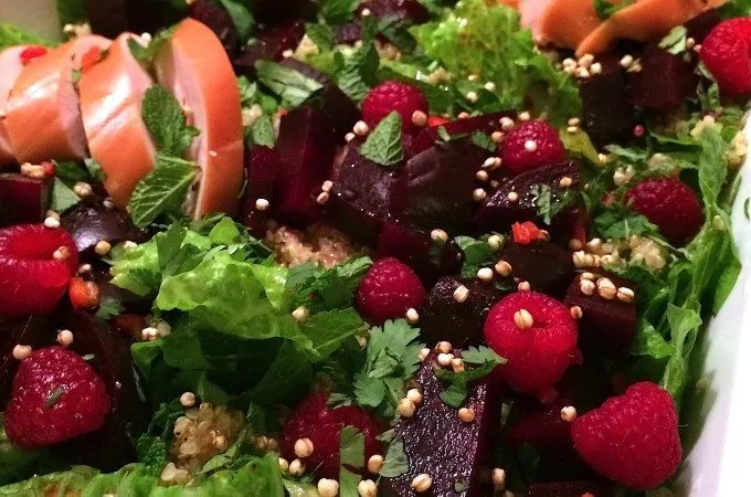 Quinoa-salade-met-rode-biet-en-frambozen_1_uitgelicht-680x450