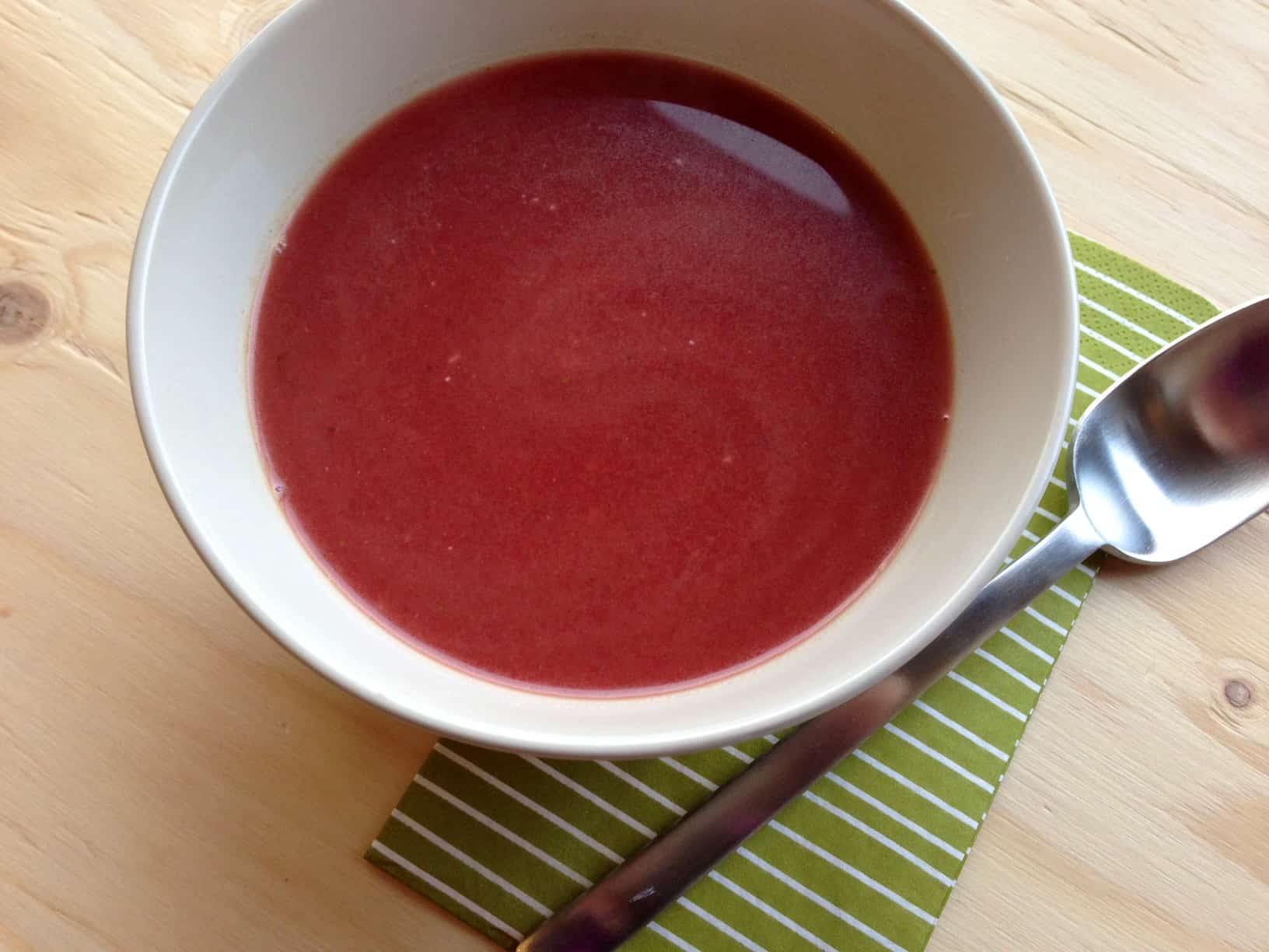 Rode bieten soep met mierikswortel