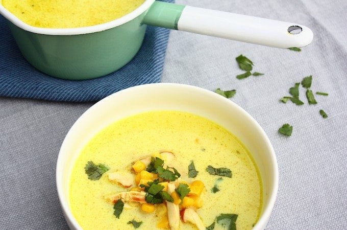 maissoep-met-kokos-en-gerookte-kip-2-680x450