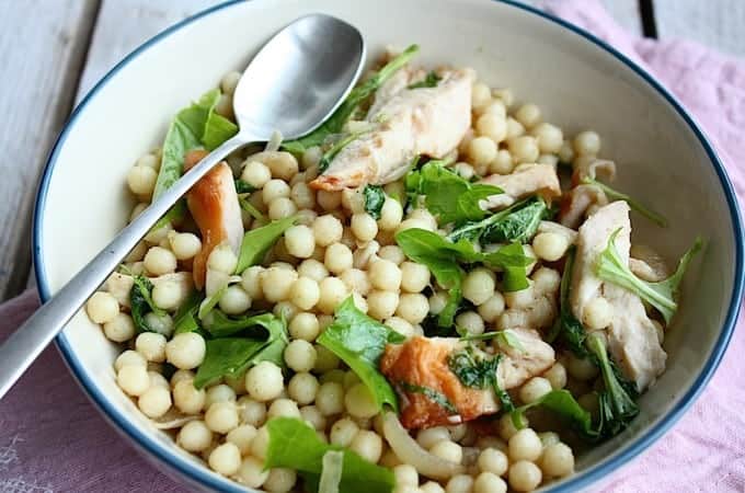 moghrabieh-met-gerookte-kip-en-raapstelen-1-680x450