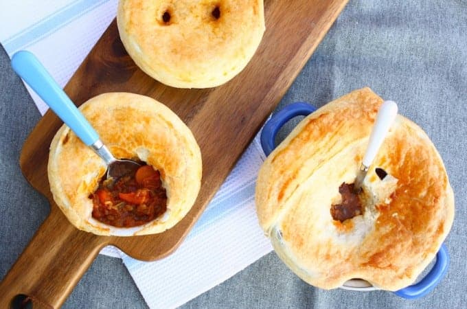 vegetarische-pot-pie-met-pompoen-uitgelicht-680x450